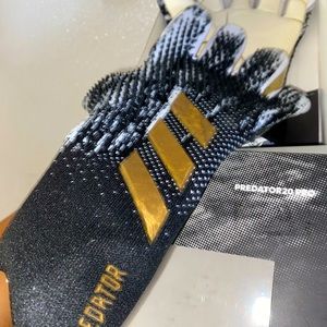 New Adidas Predator20 Goalie Gloves